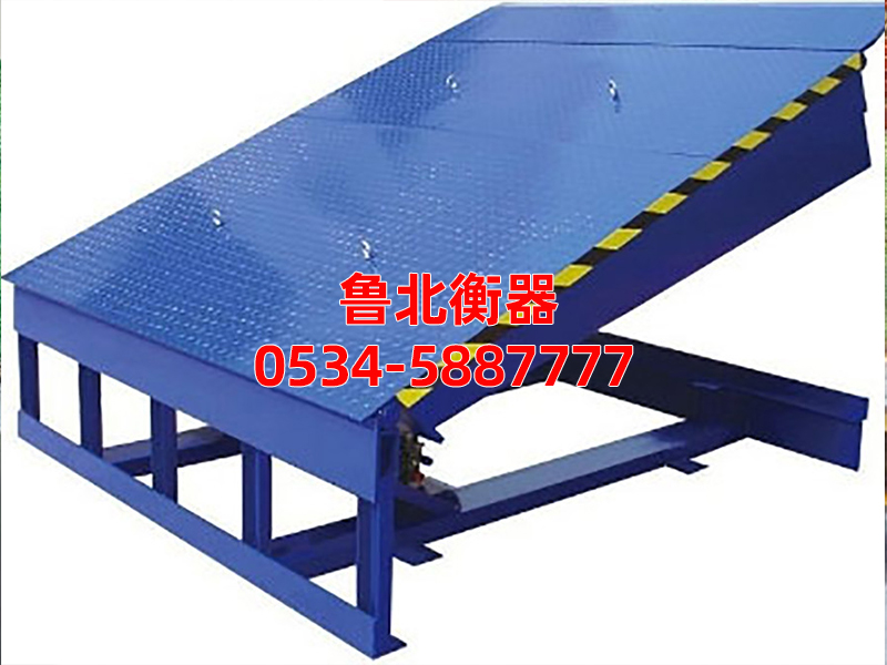 Fixed boarding bridge